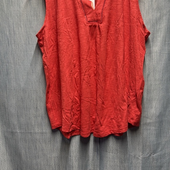 Tahari Red Sleeveless Top size large NWT - Picture 4 of 7